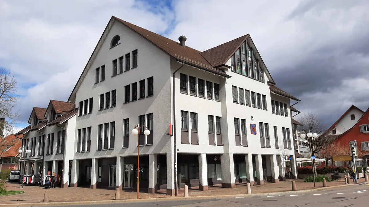 Aussenansicht der UBS-Filiale in Dübendorf.